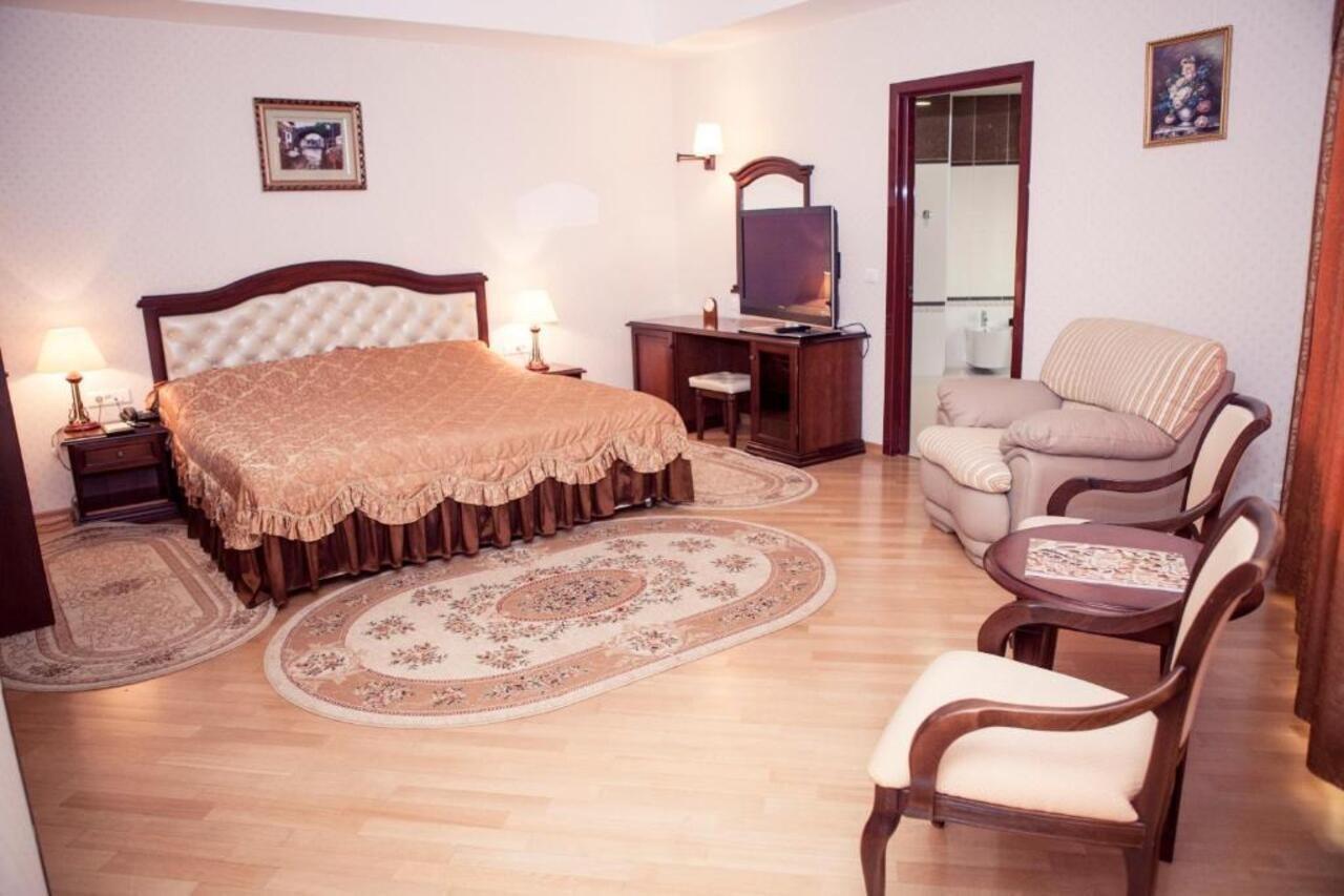 Grand Hotel Victory Aktau  Exterior foto A bedroom