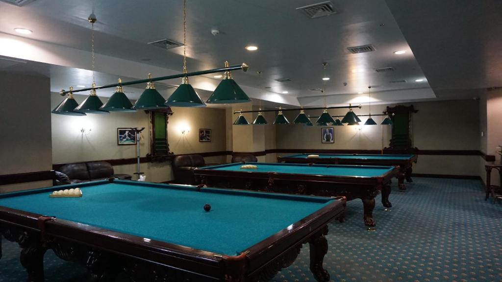 Grand Hotel Victory Aktau  Exterior foto A pool hall