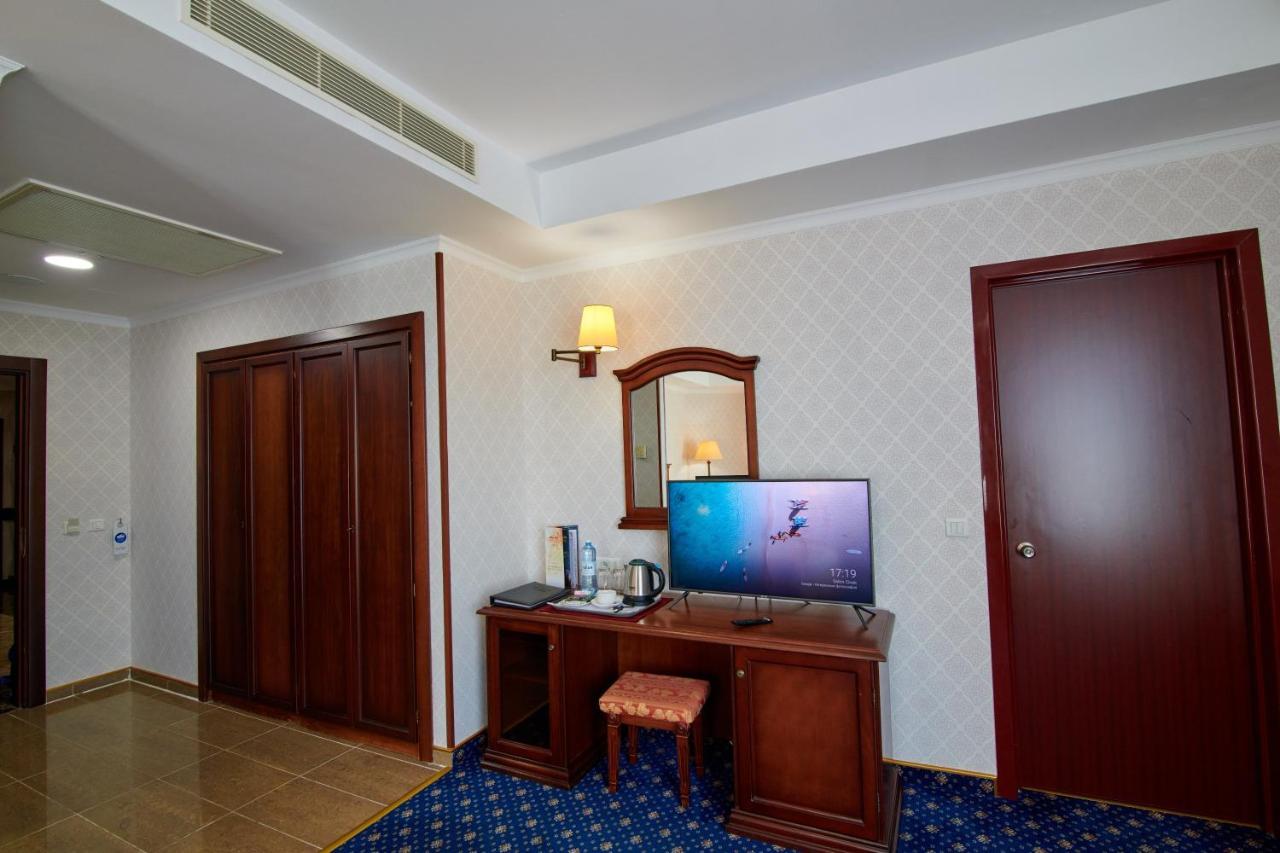 Grand Hotel Victory Aktau  Exterior foto A room at the hotel