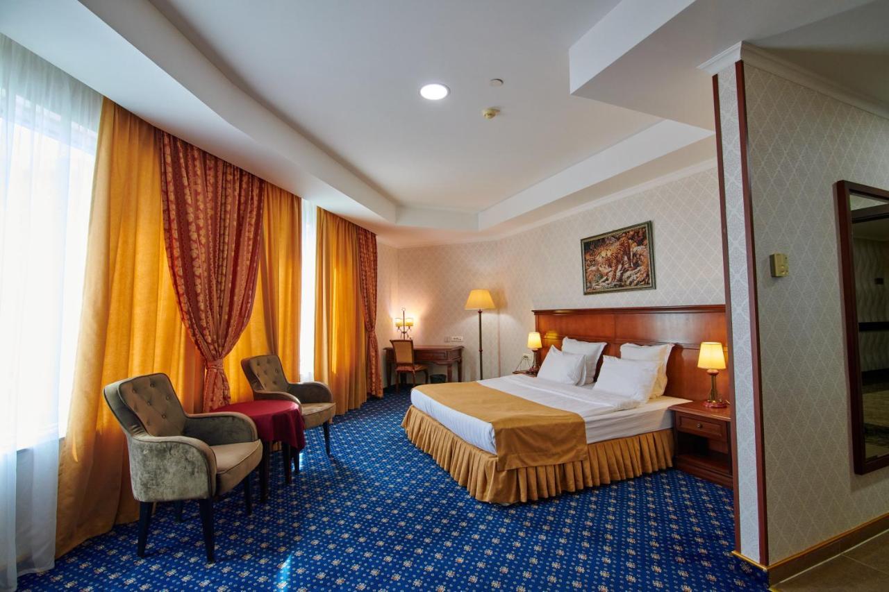 Grand Hotel Victory Aktau  Exterior foto A room at the hotel