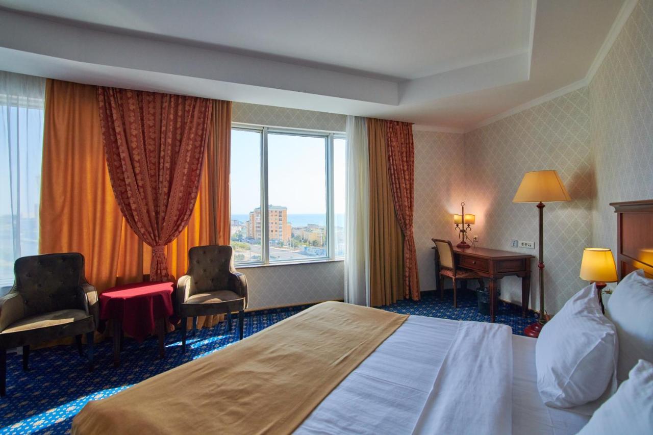 Grand Hotel Victory Aktau  Exterior foto A room at the Radisson Blu Hotel, Baku