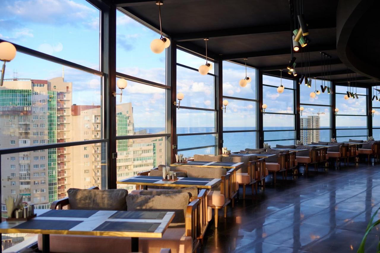 Grand Hotel Victory Aktau  Exterior foto Skyline Bar