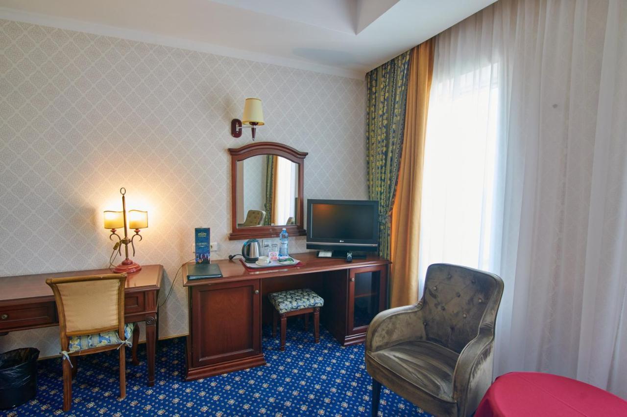 Grand Hotel Victory Aktau  Exterior foto A room at the hotel