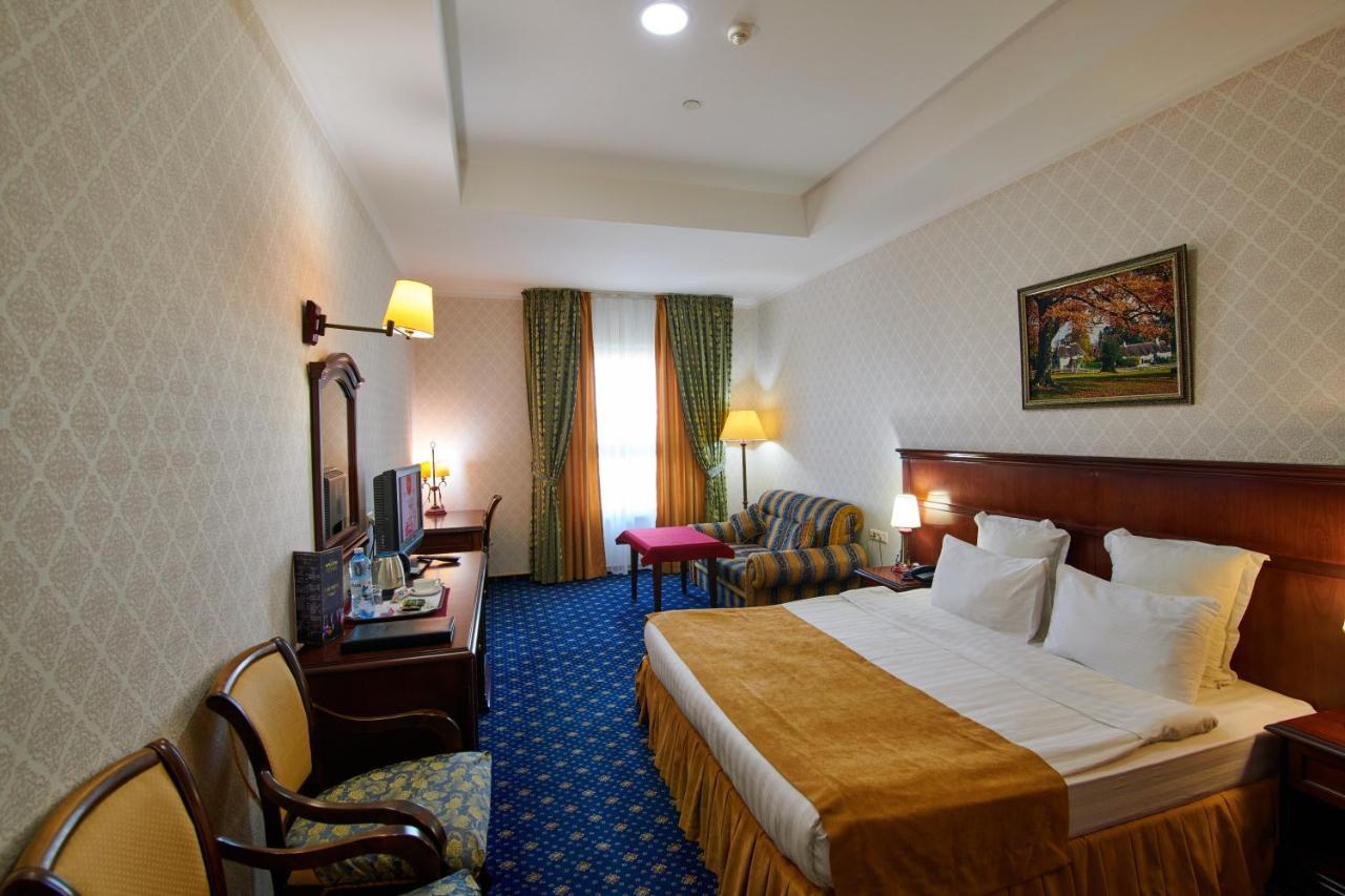 Grand Hotel Victory Aktau  Exterior foto A room at the hotel
