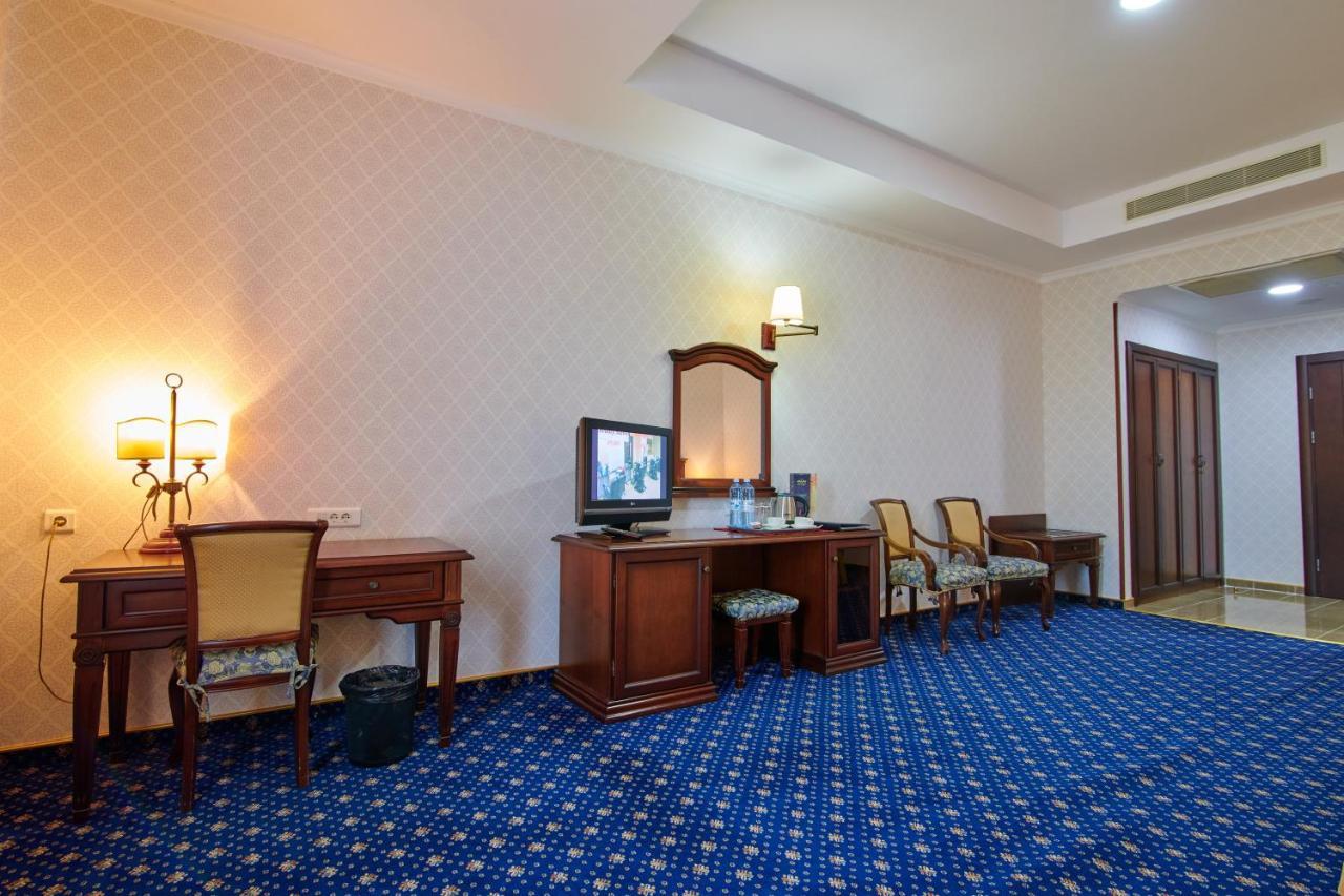 Grand Hotel Victory Aktau  Exterior foto A room at the hotel