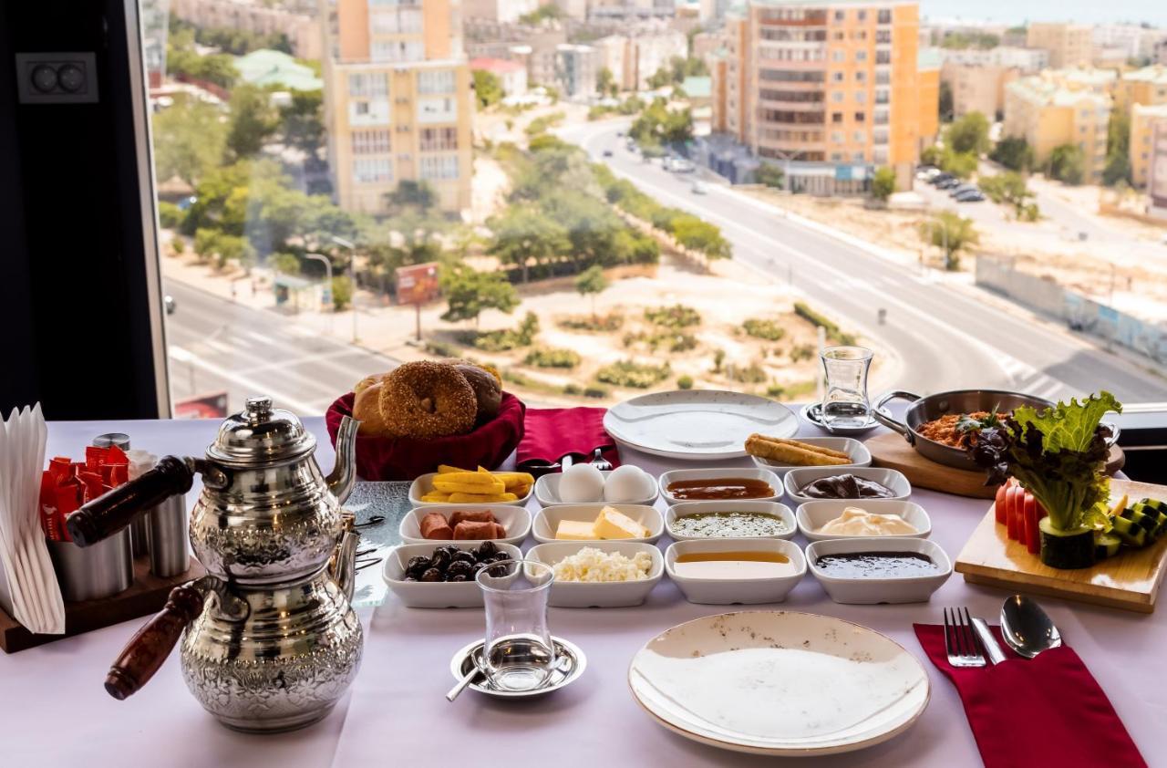 Grand Hotel Victory Aktau  Exterior foto Israeli breakfast