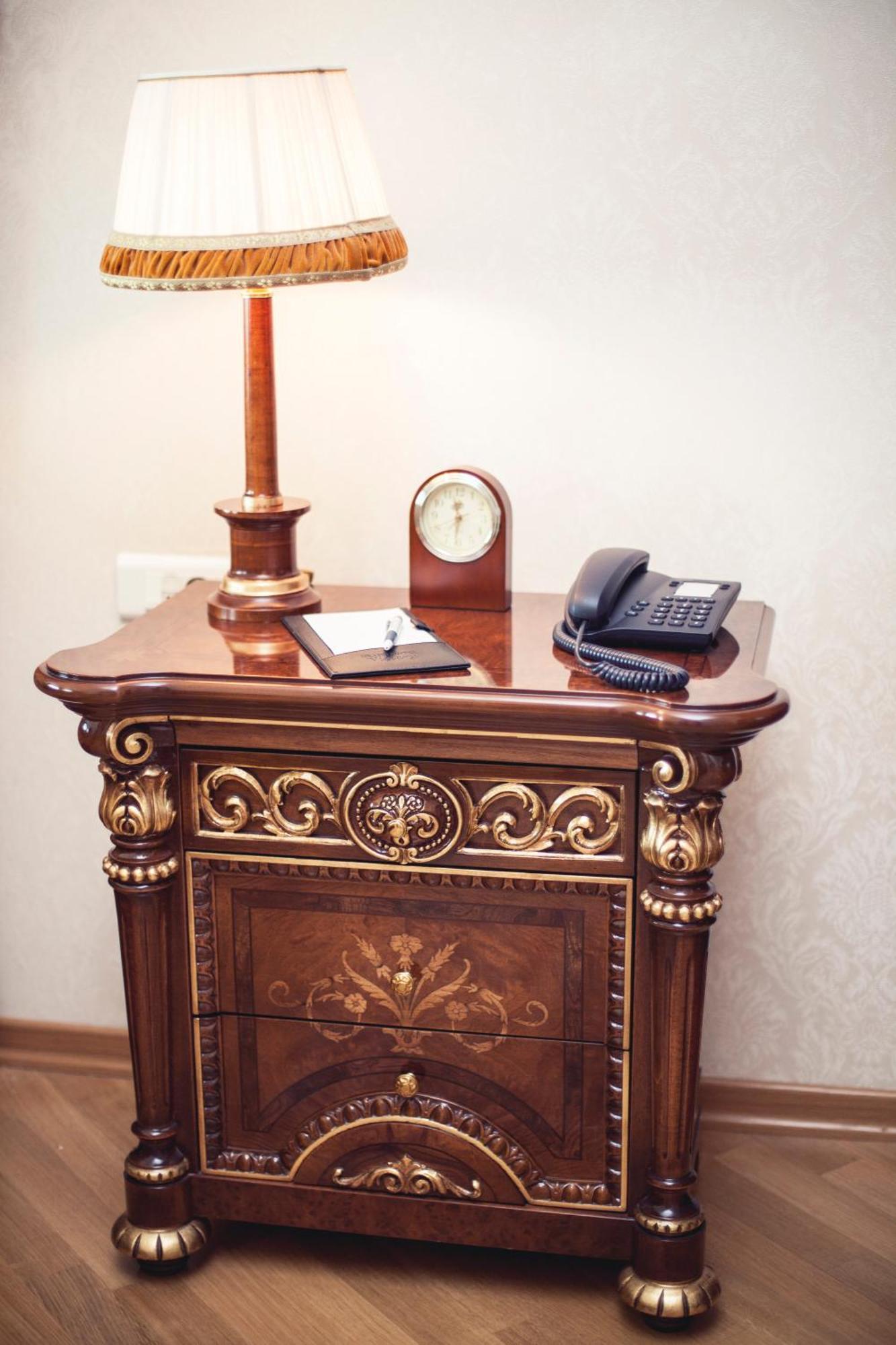 Grand Hotel Victory Aktau  Exterior foto A nightstand