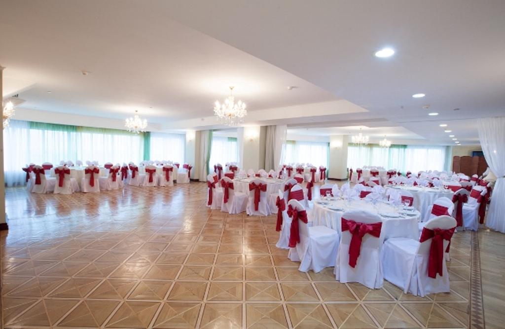 Grand Hotel Victory Aktau  Exterior foto A banquet hall